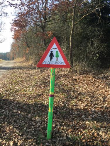 Schild im Hau